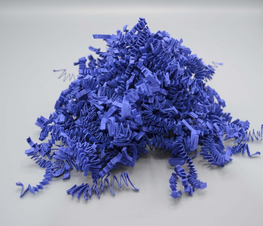 Nachhaltige Verpackungsmaterial Farbige Papierwolle Blau