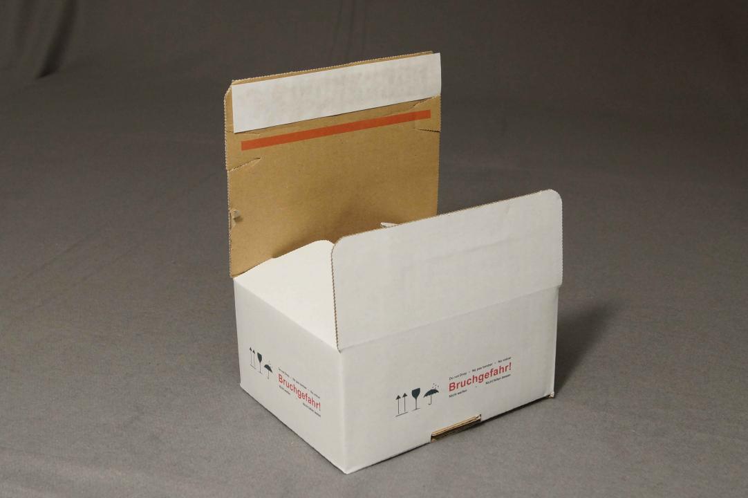 Weißer Karton 16x13x7cm mit Aufdruck
