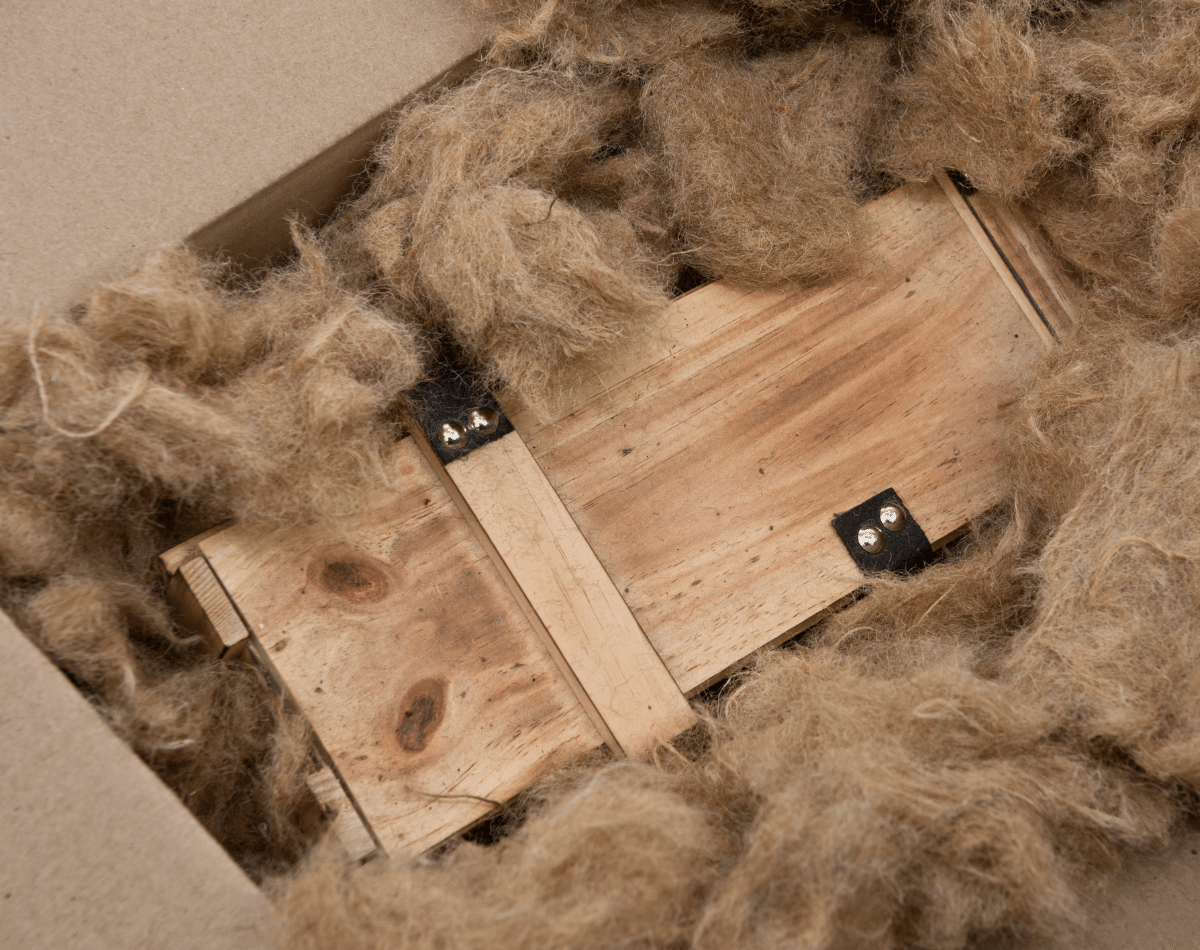 Pakete polstern und füllen - mit Jutefasern