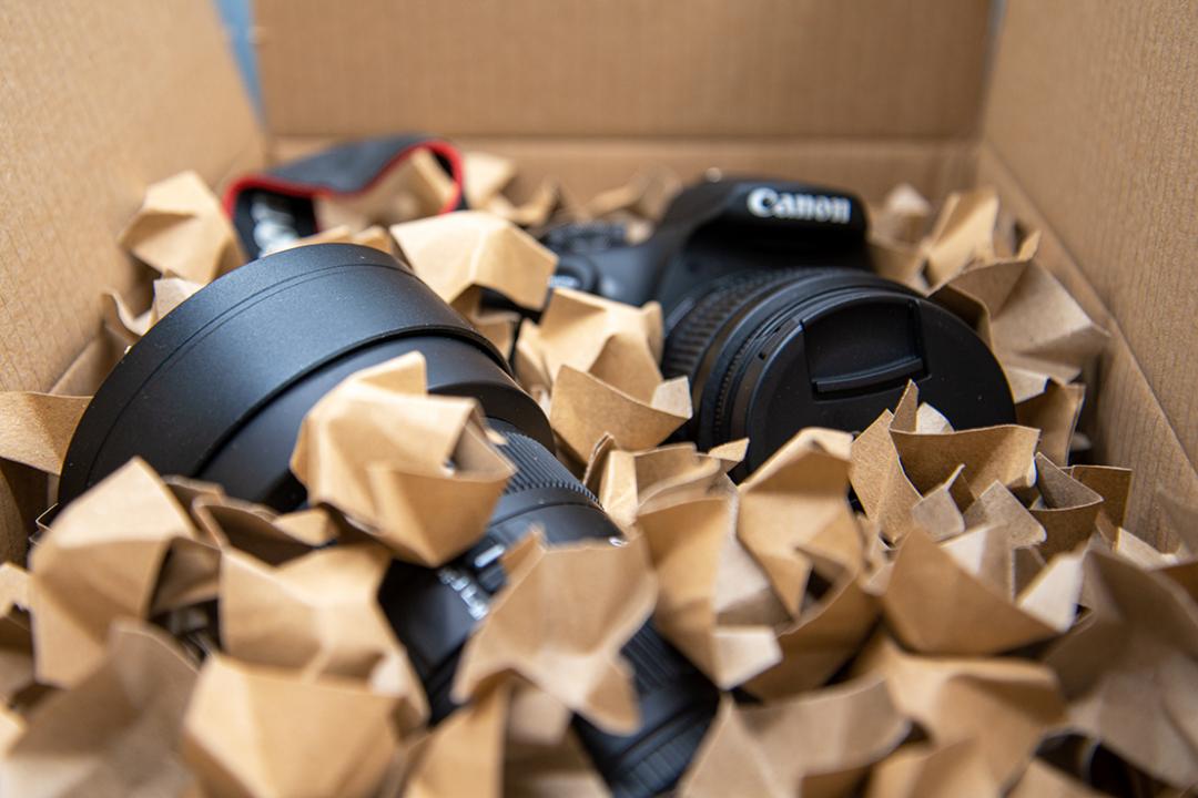 Nachhaltiges Verpackungsmaterial Papierchips als Polstermaterial für Verpackungen
